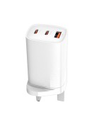 Evelatus 65W Max Fast Charger adapteris ar USB-C1 un USB-A portiem baltā krāsā, paredzēts Apvienotajai Karalistei (UK)